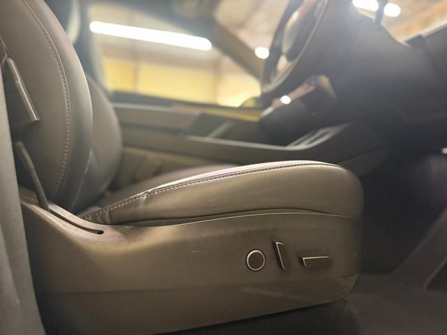 モデルＹ ベースグレード　メーカー保証継承対象車　ブラックレザー　Ｆ＆Ｒスポイラー　純正オプション１９インチホイール（15枚目）