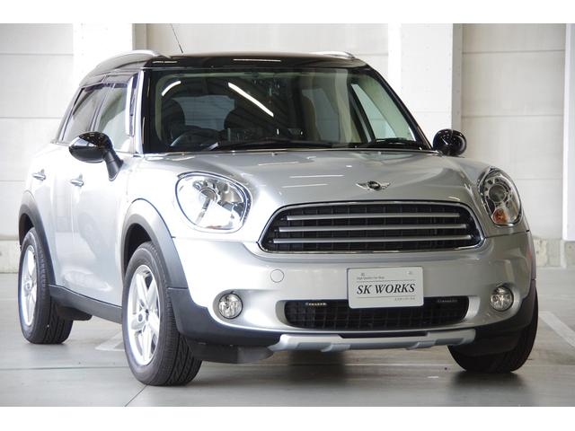 MINI クーパー クロスオーバー クリスタルシルバー×ブラックルーフ・純正OPオフロードデザインキット・カロッツェリアナビ・地デジ・Bカメラ・保証書・取説・記録簿・スペアキー完備・ボディコーティング施工済(2枚目)