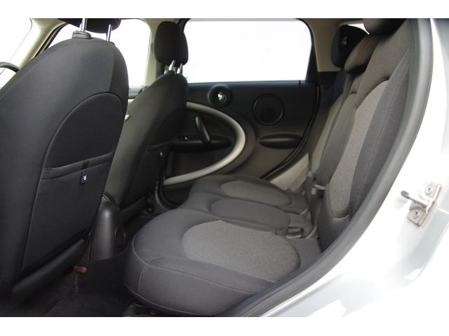 MINI クーパー クロスオーバー クリスタルシルバー×ブラックルーフ・純正OPオフロードデザインキット・カロッツェリアナビ・地デジ・Bカメラ・保証書・取説・記録簿・スペアキー完備・ボディコーティング施工済(18枚目)