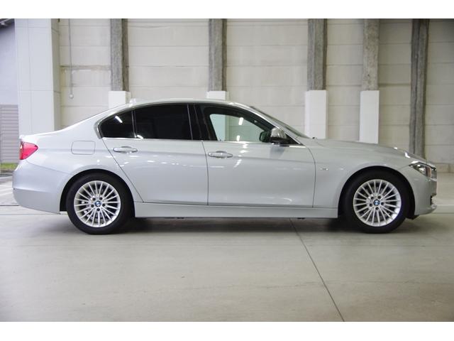 3シリーズ 320iラグジュアリー 黒革・1オーナー・保証書・取説・記録簿・スペアキー完備。ボディコーティング施工済(10枚目)