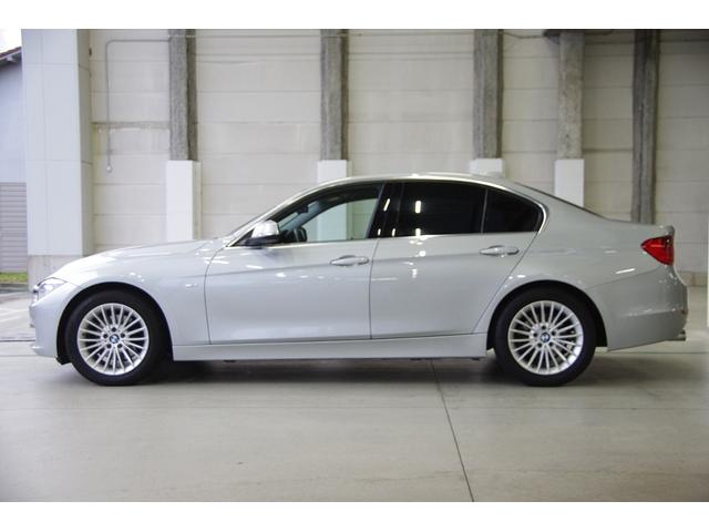 3シリーズ 320iラグジュアリー 黒革・1オーナー・保証書・取説・記録簿・スペアキー完備。ボディコーティング施工済(11枚目)