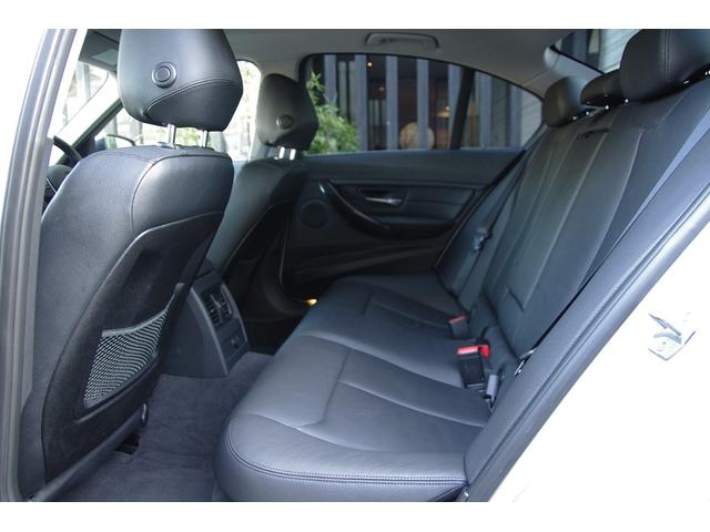 3シリーズ 320iラグジュアリー 黒革・1オーナー・保証書・取説・記録簿・スペアキー完備。ボディコーティング施工済(17枚目)