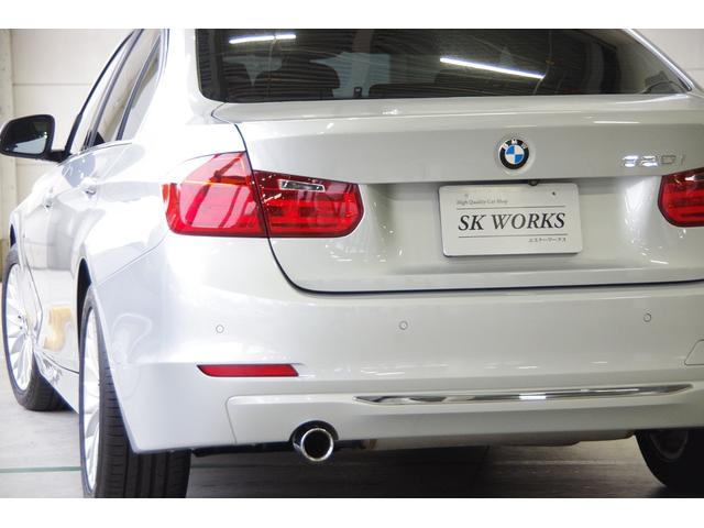 3シリーズ 320iラグジュアリー 黒革・1オーナー・保証書・取説・記録簿・スペアキー完備。ボディコーティング施工済(28枚目)