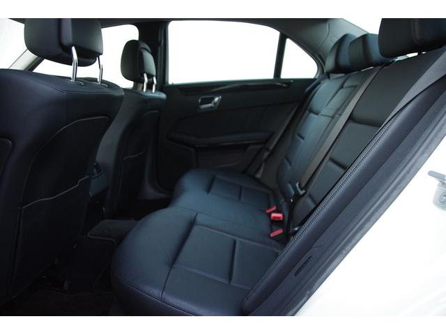 Ｅクラス Ｅ３００　アバンギャルド　黒革・サンルーフ・キーレスゴー・レーンキープアシスト・純正ナビ・地デジ・Ｂカメラ・１オーナー・取説・記録簿・スペアキー完備・ボディコーティング施工済み（18枚目）