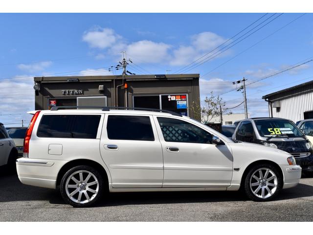 Volvo V70 2 5t White Pearl 06 Pearl Km Details Japanese Used Cars Goo Net Exchange