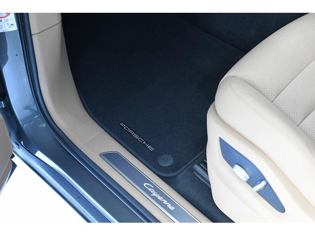 カイエン スポーツクロノパッケージ　スポーツクロノＰＫＧ　禁煙　スポーツテールパイプ　インストルメントダイヤル　社外ＴＶチューナー　スペアキー（16枚目）