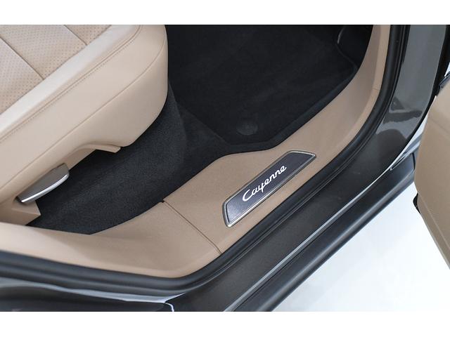 カイエン スポーツクロノパッケージ　スポーツクロノＰＫＧ　禁煙　スポーツテールパイプ　インストルメントダイヤル　社外ＴＶチューナー　スペアキー（31枚目）