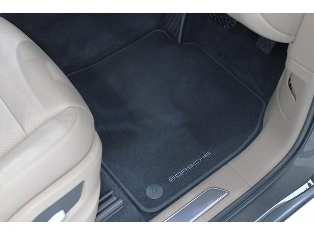 カイエン スポーツクロノパッケージ　スポーツクロノＰＫＧ　禁煙　スポーツテールパイプ　インストルメントダイヤル　社外ＴＶチューナー　スペアキー（36枚目）