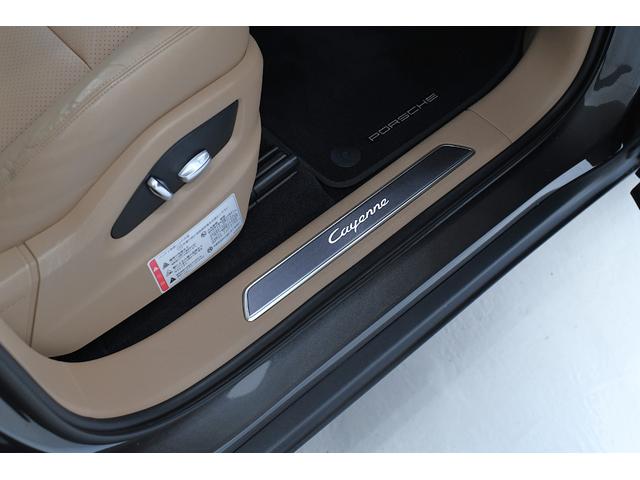 カイエン スポーツクロノパッケージ　スポーツクロノＰＫＧ　禁煙　スポーツテールパイプ　インストルメントダイヤル　社外ＴＶチューナー　スペアキー（38枚目）