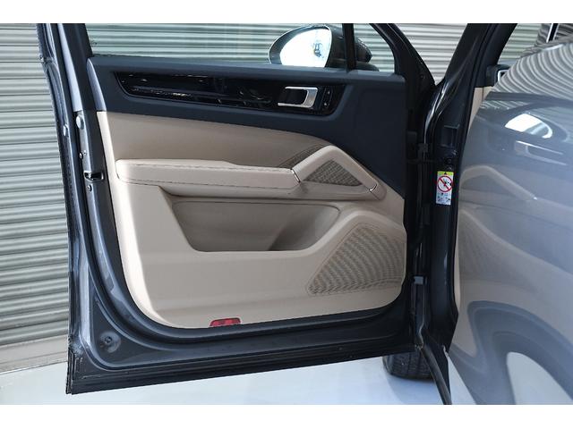 カイエン スポーツクロノパッケージ　スポーツクロノＰＫＧ　禁煙　スポーツテールパイプ　インストルメントダイヤル　社外ＴＶチューナー　スペアキー（51枚目）