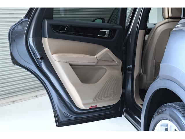 カイエン スポーツクロノパッケージ　スポーツクロノＰＫＧ　禁煙　スポーツテールパイプ　インストルメントダイヤル　社外ＴＶチューナー　スペアキー（52枚目）