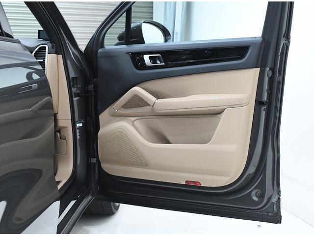 カイエン スポーツクロノパッケージ　スポーツクロノＰＫＧ　禁煙　スポーツテールパイプ　インストルメントダイヤル　社外ＴＶチューナー　スペアキー（53枚目）