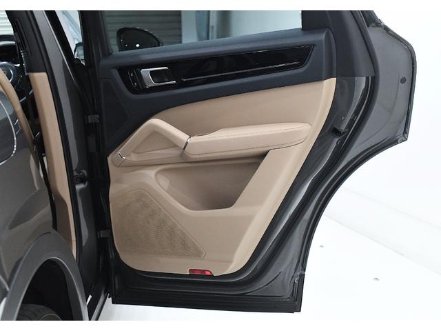 カイエン スポーツクロノパッケージ　スポーツクロノＰＫＧ　禁煙　スポーツテールパイプ　インストルメントダイヤル　社外ＴＶチューナー　スペアキー（54枚目）