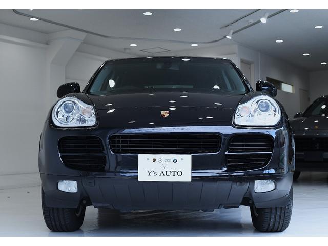 カイエン ベースグレード　右ハンドル　２０２２年製ミシュランタイヤ　禁煙　室内保管　ＥＴＣ　ナビ　リアアルミスキッドプレート（2枚目）