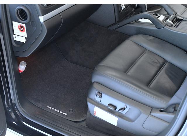 カイエン ベースグレード　右ハンドル　２０２２年製ミシュランタイヤ　禁煙　室内保管　ＥＴＣ　ナビ　リアアルミスキッドプレート（8枚目）