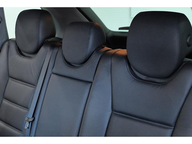 カイエン ベースグレード　右ハンドル　２０２２年製ミシュランタイヤ　禁煙　室内保管　ＥＴＣ　ナビ　リアアルミスキッドプレート（12枚目）