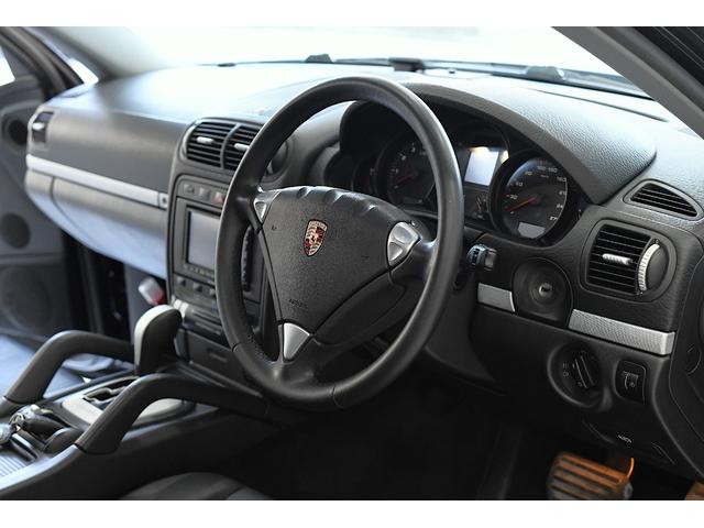 カイエン ベースグレード　右ハンドル　２０２２年製ミシュランタイヤ　禁煙　室内保管　ＥＴＣ　ナビ　リアアルミスキッドプレート（21枚目）