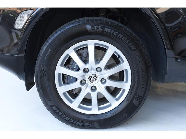 カイエン ベースグレード　右ハンドル　２０２２年製ミシュランタイヤ　禁煙　室内保管　ＥＴＣ　ナビ　リアアルミスキッドプレート（29枚目）