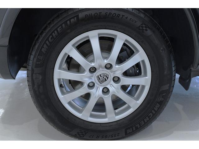 カイエン ベースグレード　右ハンドル　２０２２年製ミシュランタイヤ　禁煙　室内保管　ＥＴＣ　ナビ　リアアルミスキッドプレート（31枚目）