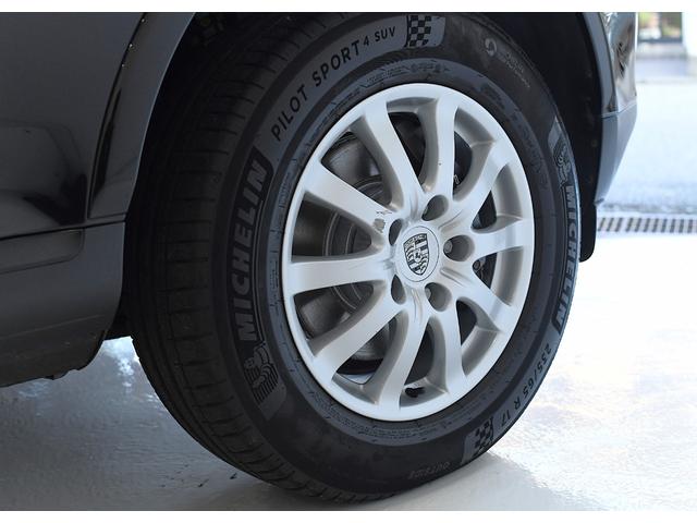 カイエン ベースグレード　右ハンドル　２０２２年製ミシュランタイヤ　禁煙　室内保管　ＥＴＣ　ナビ　リアアルミスキッドプレート（32枚目）