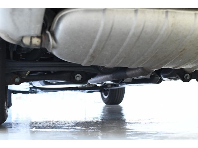 カイエン ベースグレード　右ハンドル　２０２２年製ミシュランタイヤ　禁煙　室内保管　ＥＴＣ　ナビ　リアアルミスキッドプレート（36枚目）