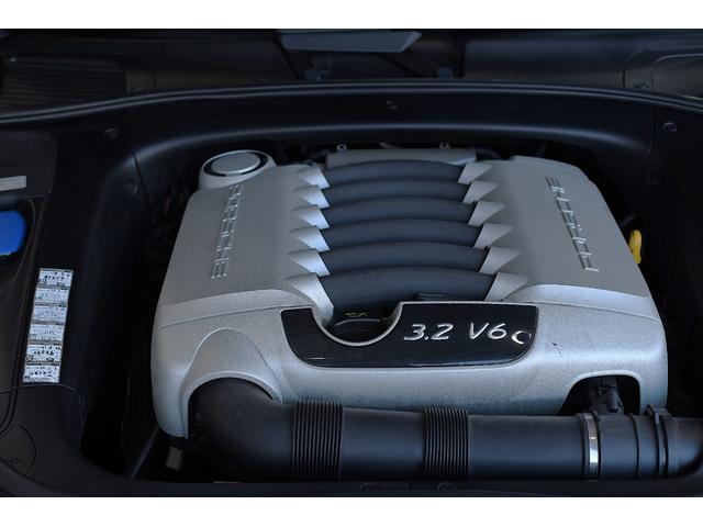 カイエン ベースグレード　右ハンドル　２０２２年製ミシュランタイヤ　禁煙　室内保管　ＥＴＣ　ナビ　リアアルミスキッドプレート（40枚目）