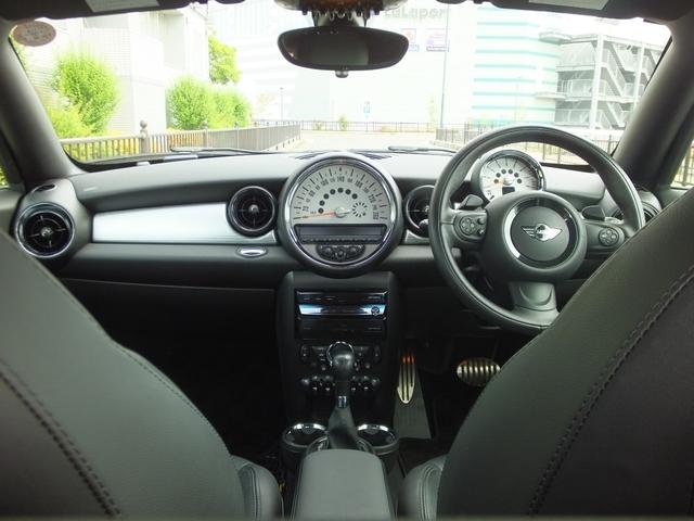 ＭＩＮＩ クーパーＳ　クーペ　レザーシート・ｃａｒｒｏｚｚｅｒｉａ製Ｂｌｕｅｔｏｏｔｈ接続対応地デジナビ・インナーブラックヘッドライト・可倒式アームレスト・純正１７インチアルミホイール・アクティブリアスポイラー・ＥＴＣ（64枚目）
