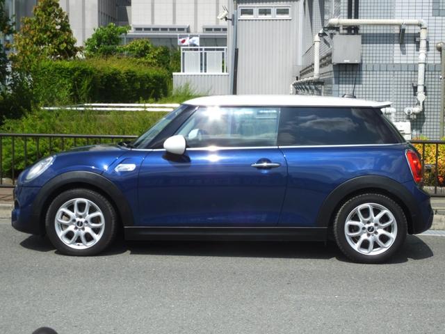 ＭＩＮＩ クーパーＳ　リアワイパーレス・ＧＩＯＭＩＣ製ワイパーホールキャップ・１６インチアルミホイール・可倒式アームレスト・ホワイトサイドミラーカバー・ホワイトルーフ・前後ドラレコ・ロングアンテナ・ＥＴＣ（2枚目）