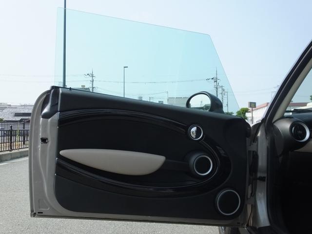 ＭＩＮＩ クーパー　ベーカーストリート　弊社ユーザー様買取・特別限定仕様車・専用ボディーカラー・専用装備品・ＰＯＤＩＵＭ製ダウンサス・ブラックヘッドライト＆テールランプリング・可倒式アームレスト・１６ｉｎＡＷ・ショートアンテナ・ＥＴＣ（5枚目）