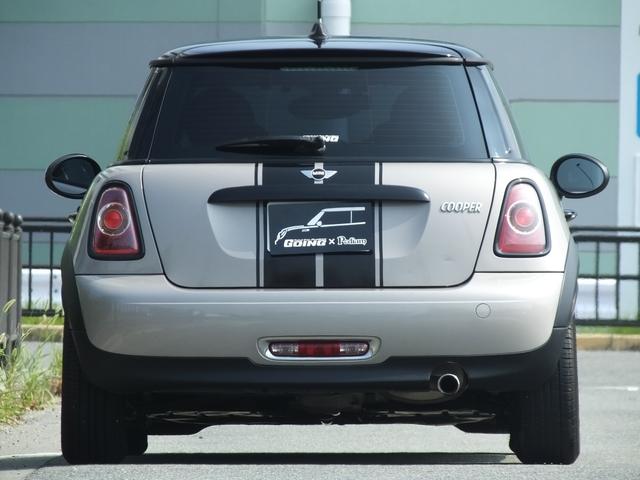 ＭＩＮＩ クーパー　ベーカーストリート　弊社ユーザー様買取・特別限定仕様車・専用ボディーカラー・専用装備品・ＰＯＤＩＵＭ製ダウンサス・ブラックヘッドライト＆テールランプリング・可倒式アームレスト・１６ｉｎＡＷ・ショートアンテナ・ＥＴＣ（7枚目）