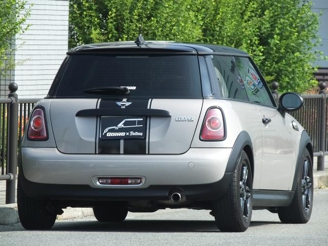 ＭＩＮＩ クーパー　ベーカーストリート　弊社ユーザー様買取・特別限定仕様車・専用ボディーカラー・専用装備品・ＰＯＤＩＵＭ製ダウンサス・ブラックヘッドライト＆テールランプリング・可倒式アームレスト・１６ｉｎＡＷ・ショートアンテナ・ＥＴＣ（8枚目）
