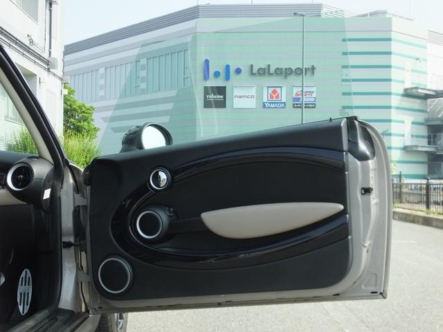 ＭＩＮＩ クーパー　ベーカーストリート　弊社ユーザー様買取・特別限定仕様車・専用ボディーカラー・専用装備品・ＰＯＤＩＵＭ製ダウンサス・ブラックヘッドライト＆テールランプリング・可倒式アームレスト・１６ｉｎＡＷ・ショートアンテナ・ＥＴＣ（12枚目）