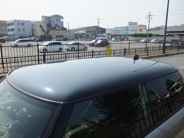 ＭＩＮＩ クーパー　ベーカーストリート　弊社ユーザー様買取・特別限定仕様車・専用ボディーカラー・専用装備品・ＰＯＤＩＵＭ製ダウンサス・ブラックヘッドライト＆テールランプリング・可倒式アームレスト・１６ｉｎＡＷ・ショートアンテナ・ＥＴＣ（17枚目）