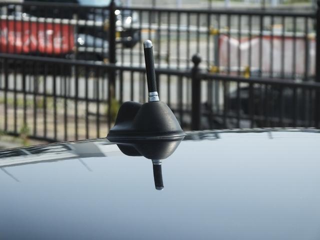 ＭＩＮＩ クーパー　ベーカーストリート　弊社ユーザー様買取・特別限定仕様車・専用ボディーカラー・専用装備品・ＰＯＤＩＵＭ製ダウンサス・ブラックヘッドライト＆テールランプリング・可倒式アームレスト・１６ｉｎＡＷ・ショートアンテナ・ＥＴＣ（23枚目）