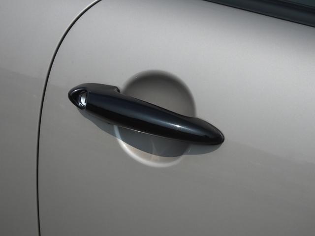 ＭＩＮＩ クーパー　ベーカーストリート　弊社ユーザー様買取・特別限定仕様車・専用ボディーカラー・専用装備品・ＰＯＤＩＵＭ製ダウンサス・ブラックヘッドライト＆テールランプリング・可倒式アームレスト・１６ｉｎＡＷ・ショートアンテナ・ＥＴＣ（30枚目）