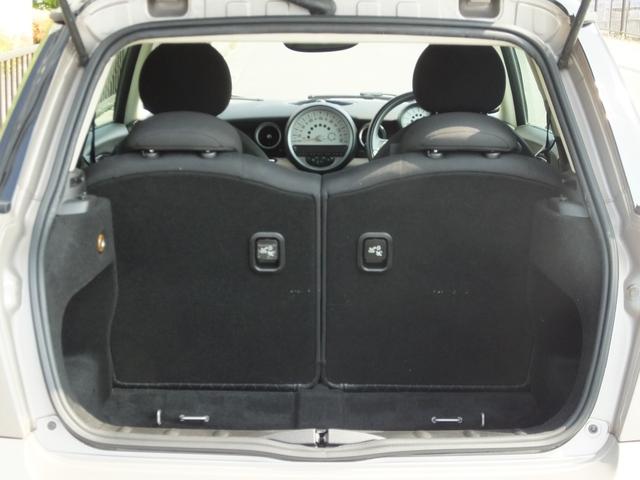 ＭＩＮＩ クーパー　ベーカーストリート　弊社ユーザー様買取・特別限定仕様車・専用ボディーカラー・専用装備品・ＰＯＤＩＵＭ製ダウンサス・ブラックヘッドライト＆テールランプリング・可倒式アームレスト・１６ｉｎＡＷ・ショートアンテナ・ＥＴＣ（76枚目）