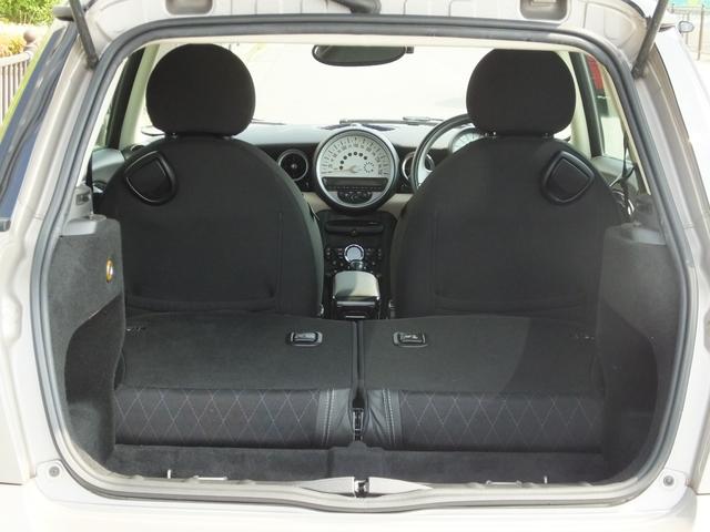 ＭＩＮＩ クーパー　ベーカーストリート　弊社ユーザー様買取・特別限定仕様車・専用ボディーカラー・専用装備品・ＰＯＤＩＵＭ製ダウンサス・ブラックヘッドライト＆テールランプリング・可倒式アームレスト・１６ｉｎＡＷ・ショートアンテナ・ＥＴＣ（77枚目）