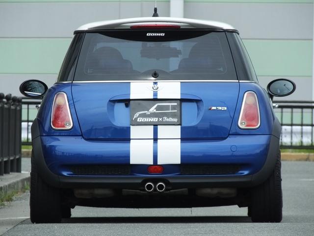 ＭＩＮＩ クーパーＳ　弊社ユーザー様買取・クロノメーターＰＫＧ・６ＭＴ・ＣＡＢＡＮＡ製シートカバー・地デジナビ・バックカメラ・ＭＯＭＯシフトノブ＆サイドブレーキブリップ・１７ｉｎブラックＡＷ・ビックエアスクープ・ＥＴＣ（7枚目）