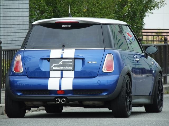 ＭＩＮＩ クーパーＳ　弊社ユーザー様買取・クロノメーターＰＫＧ・６ＭＴ・ＣＡＢＡＮＡ製シートカバー・地デジナビ・バックカメラ・ＭＯＭＯシフトノブ＆サイドブレーキブリップ・１７ｉｎブラックＡＷ・ビックエアスクープ・ＥＴＣ（8枚目）