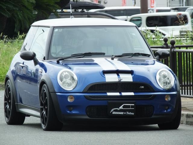ＭＩＮＩ クーパーＳ　弊社ユーザー様買取・クロノメーターＰＫＧ・６ＭＴ・ＣＡＢＡＮＡ製シートカバー・地デジナビ・バックカメラ・ＭＯＭＯシフトノブ＆サイドブレーキブリップ・１７ｉｎブラックＡＷ・ビックエアスクープ・ＥＴＣ（10枚目）