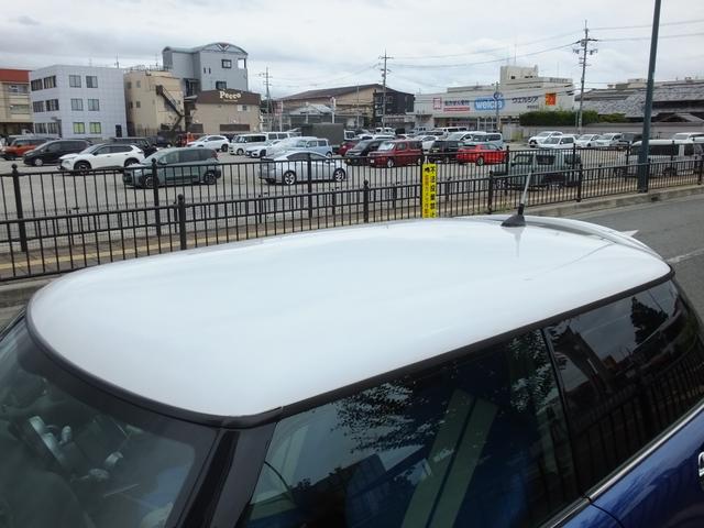 ＭＩＮＩ クーパーＳ　弊社ユーザー様買取・クロノメーターＰＫＧ・６ＭＴ・ＣＡＢＡＮＡ製シートカバー・地デジナビ・バックカメラ・ＭＯＭＯシフトノブ＆サイドブレーキブリップ・１７ｉｎブラックＡＷ・ビックエアスクープ・ＥＴＣ（12枚目）