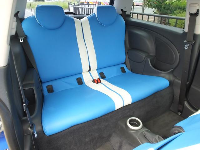 ＭＩＮＩ クーパーＳ　弊社ユーザー様買取・クロノメーターＰＫＧ・６ＭＴ・ＣＡＢＡＮＡ製シートカバー・地デジナビ・バックカメラ・ＭＯＭＯシフトノブ＆サイドブレーキブリップ・１７ｉｎブラックＡＷ・ビックエアスクープ・ＥＴＣ（70枚目）