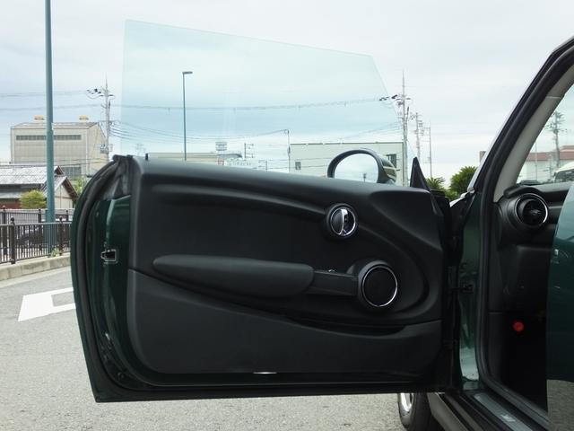 ＭＩＮＩ クーパー　ＫＥＮＷＯＯＤ製前後ドラレコ・ユニオンジャックサイドミラーカバー・ホワイトルーフ・純正１５インチアルミホイール・ロングアンテナ・メッキトランクリッド・ヘッドライトコーティング済み・ＥＴＣ（5枚目）