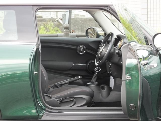 ＭＩＮＩ クーパー　ＫＥＮＷＯＯＤ製前後ドラレコ・ユニオンジャックサイドミラーカバー・ホワイトルーフ・純正１５インチアルミホイール・ロングアンテナ・メッキトランクリッド・ヘッドライトコーティング済み・ＥＴＣ（11枚目）