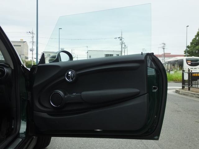 ＭＩＮＩ クーパー　ＫＥＮＷＯＯＤ製前後ドラレコ・ユニオンジャックサイドミラーカバー・ホワイトルーフ・純正１５インチアルミホイール・ロングアンテナ・メッキトランクリッド・ヘッドライトコーティング済み・ＥＴＣ（12枚目）