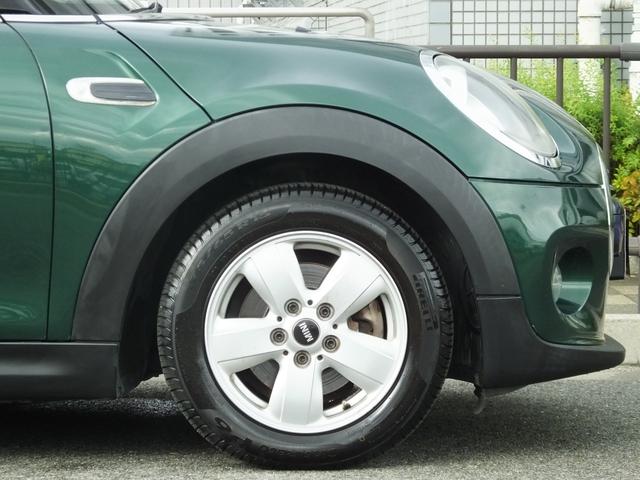 ＭＩＮＩ クーパー　ＫＥＮＷＯＯＤ製前後ドラレコ・ユニオンジャックサイドミラーカバー・ホワイトルーフ・純正１５インチアルミホイール・ロングアンテナ・メッキトランクリッド・ヘッドライトコーティング済み・ＥＴＣ（15枚目）