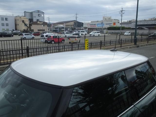 ＭＩＮＩ クーパー　ＫＥＮＷＯＯＤ製前後ドラレコ・ユニオンジャックサイドミラーカバー・ホワイトルーフ・純正１５インチアルミホイール・ロングアンテナ・メッキトランクリッド・ヘッドライトコーティング済み・ＥＴＣ（16枚目）