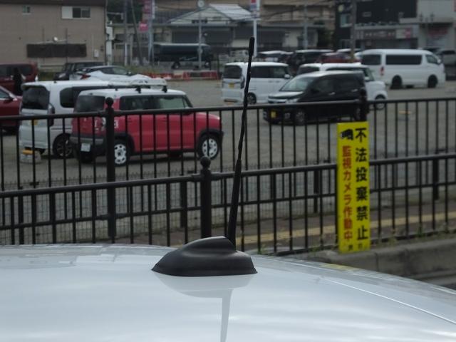 ＭＩＮＩ クーパー　ＫＥＮＷＯＯＤ製前後ドラレコ・ユニオンジャックサイドミラーカバー・ホワイトルーフ・純正１５インチアルミホイール・ロングアンテナ・メッキトランクリッド・ヘッドライトコーティング済み・ＥＴＣ（18枚目）