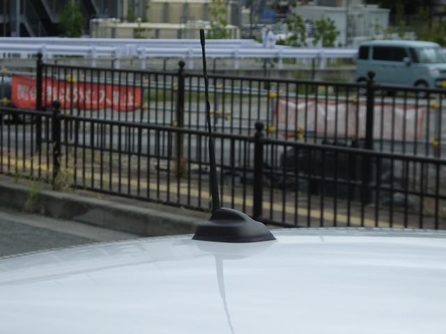 ＭＩＮＩ クーパー　ＫＥＮＷＯＯＤ製前後ドラレコ・ユニオンジャックサイドミラーカバー・ホワイトルーフ・純正１５インチアルミホイール・ロングアンテナ・メッキトランクリッド・ヘッドライトコーティング済み・ＥＴＣ（22枚目）