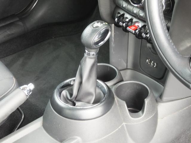 ＭＩＮＩ クーパー　ＫＥＮＷＯＯＤ製前後ドラレコ・ユニオンジャックサイドミラーカバー・ホワイトルーフ・純正１５インチアルミホイール・ロングアンテナ・メッキトランクリッド・ヘッドライトコーティング済み・ＥＴＣ（49枚目）